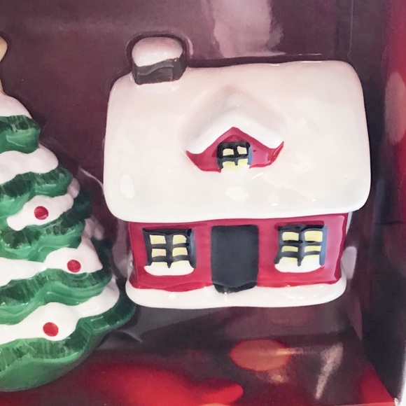 New In Box Holiday Salt & Pepper Shakers - Picture 6 of 11